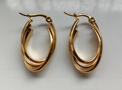 18 Kt. Gold-plated hoop earrings.