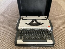 Olympia traveler de luxe - typewriter