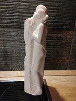 36 cm  gipsz szerelmes ölelkező pár  -szobor