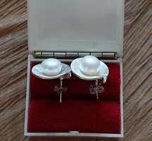 Beautiful silver earrings with genuine cultured pearls