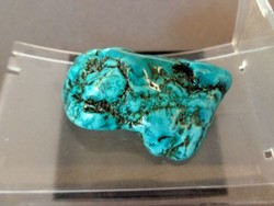 A large stone painted in turquoise color is spectacular!