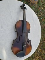 Antonius straduarius Cremona violin.