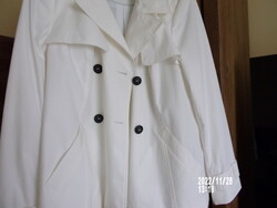 Elegáns fehér kis kabát