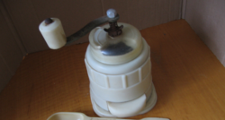 Retro white vinyl grinder