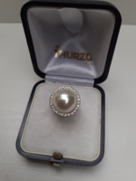 Retro silver-colored women's ring with a white stone surrounded by sparkling white sparkling stones