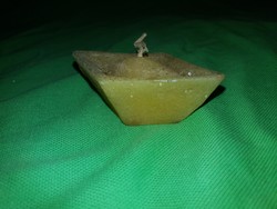 Antique paper boat-shaped candle 9 cm as shown in the pictures