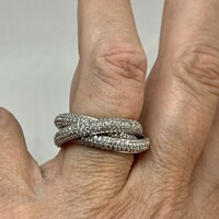 Három egyymásba fonódó gyűrű