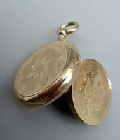 Antique gold openable locket.