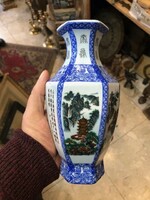 Japán porcelán váza, Ming korabeli, 22 cm-es magasságú.