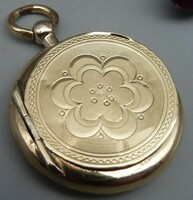 Antique gold openable pendant