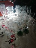 Old glass glasses are in the condition shown in the pictures