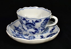 Porcelain tea cup with Meissen onion pattern!