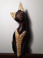 Fából faragott macska szobor