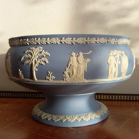 Huge wedgwood jasperware pedestal bowl with mythological scenes (flawless)