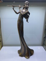 Fuvolás lány bronzirozott szobor