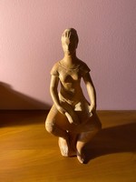 Mikus Sándor - ülő nő könyvvel terrakotta szobor