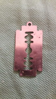 Retro metal razor blade pendant for necklaces according to the pictures
