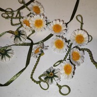 New silk daisy necklace elements