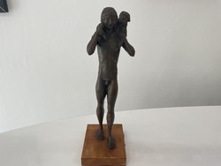 Rácz Edit férfi akt szobor figura képcsarnok akt bronzírozott műgyanta modern retro mid century