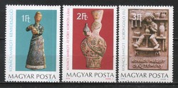 Magyar Postatiszta 4671 MBK 3298-3300  Kat. ár  200 Ft.