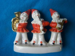 Santa's band is a product of the Wagner & Apel porcelain factory
