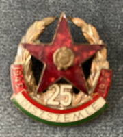 Díszszemle 25  1945 - 1970 - szocialista jelvény