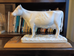 Herendi porcelán tehén "Keömley Bálint szarvasmarha-tenyésztésben végzett munkássága elismeréseként"
