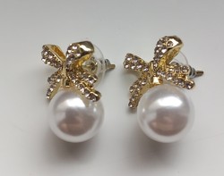 Rhinestone bow and pearl design earrings