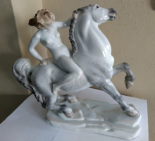 Herendi amazon lovon klasszikus porcelan szobor