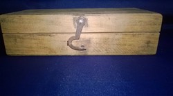 Set of iron scales, in a wooden box