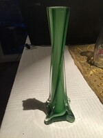 Csavar palástú, két rétegű zöld üvegváza  (29)