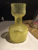 Ritka formájú, sárga, karcagi fátyolüveg váza (211)