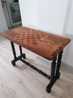 Antique English walnut veneer chess table from the 1800s