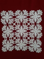 Square crochet tablecloth of 9 stars