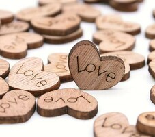 Wooden package of 20 hearts
