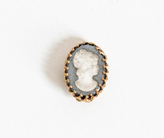 Romantic cameo pendant - vintage jewelry component