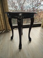 Table with lion's legs