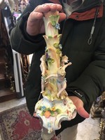 Német porcelán gyertyatartó, XIX. század, 36 cm-es magasságú.