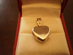 Silver heart pendant with photo holder