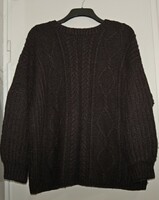 Oversize unisex vastag kezikotott  elol mintas fekete pulover