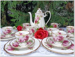 Ritka Royal Albert "American Beauty" angol porcelán teás-kávés készlet