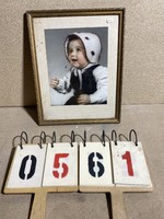 Fotó egy kisbabáról, régi, keretben, 23 x 30 cm-es.