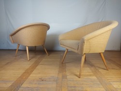Pair of 2 beige shell armchairs and retro armchairs