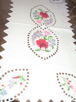 Beautiful snow-white Kalocsa embroidered hole-embroidered tablecloth runner