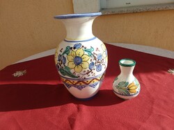 Nagy méretű Habán festésű váza,, 24,5 cm,,+ 1 kicsi,,12 cm,,Hibátlanok,,,Minimál ár nélkül..
