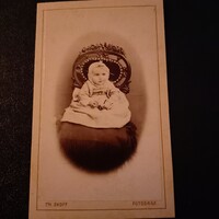 Photo of a fairy child from the 19th century