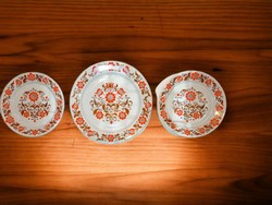 Lowland porcelain wall plates