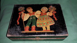Antik kézzel festett népviseletes pár dísz kártyadoboz fából 12 x 16 x 5,5 cm a képek szerint