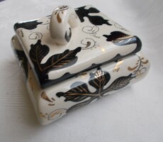Gilded porcelain jewelry holder, bonbonnier