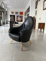 Sitting vision leather armchair
